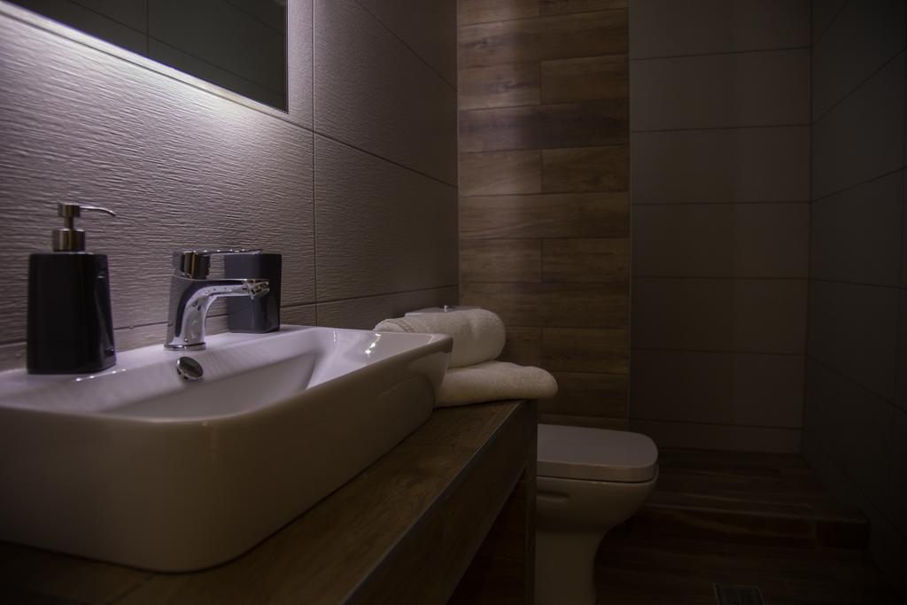 B. U. Luxury Apartments Аспровалта Екстериор снимка
