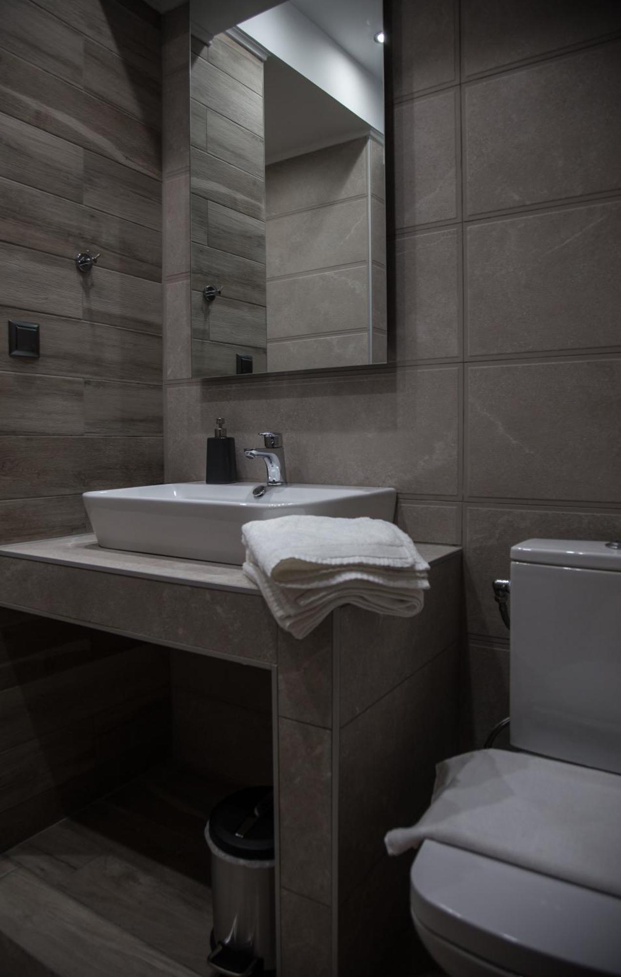 B. U. Luxury Apartments Аспровалта Екстериор снимка