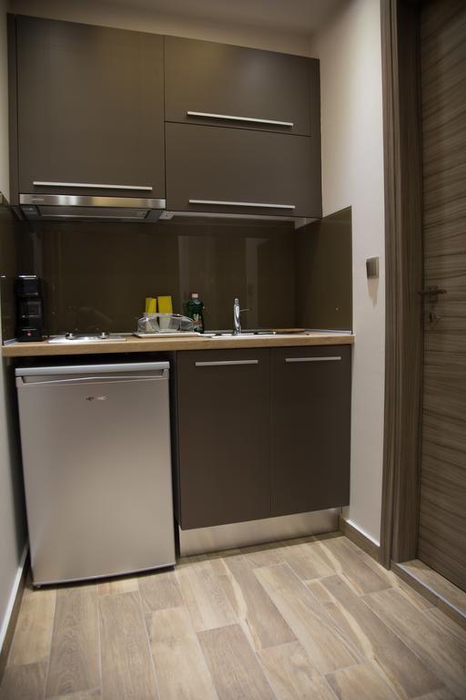 B. U. Luxury Apartments Аспровалта Екстериор снимка